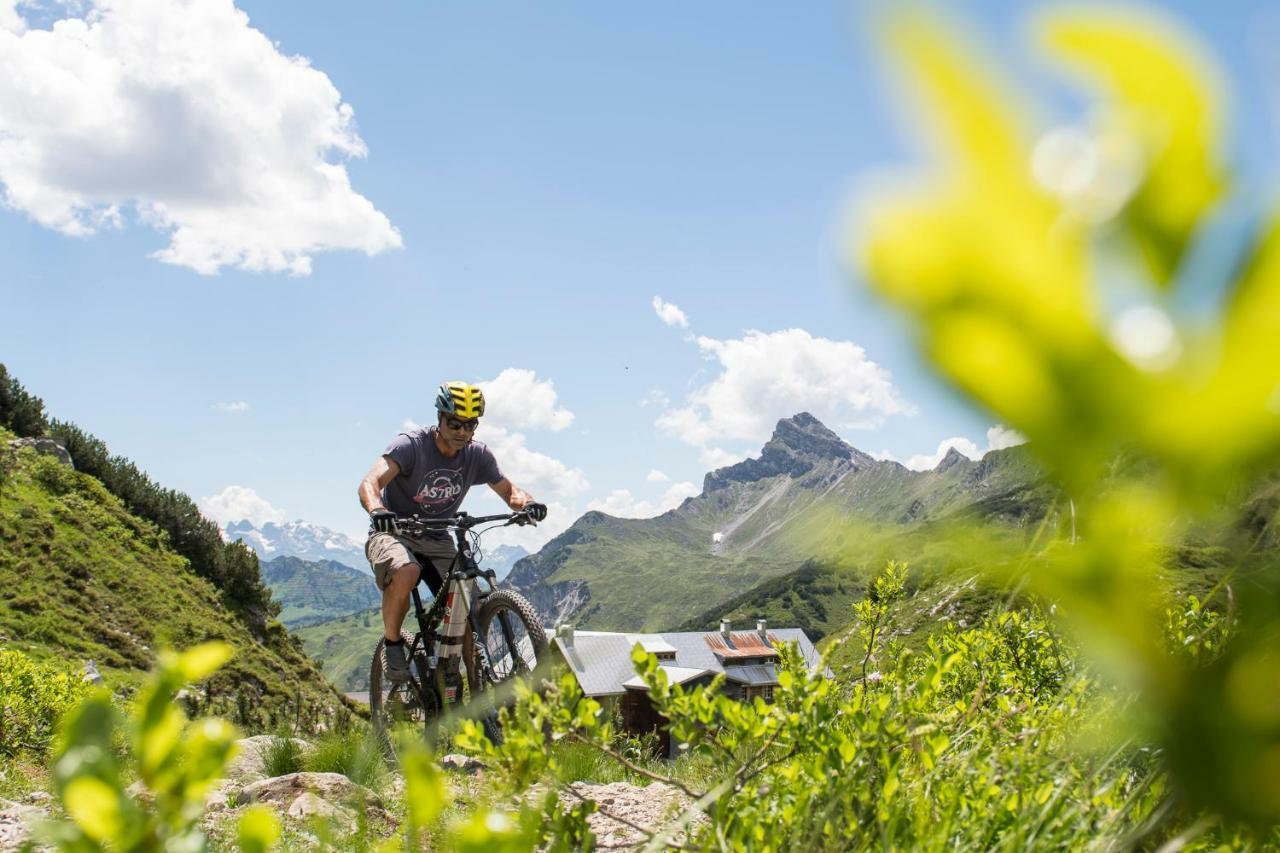 Haus Bazigg Lägenhet Klosterle am Arlberg Exteriör bild